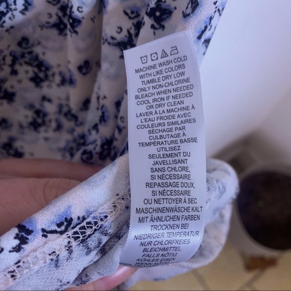 ADRIANNE PAPELL Blue Floral Flutter Sleeve Ruffled High Neck Blouse - Picture 10 of 10